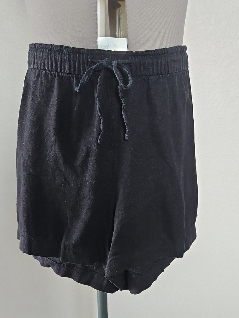 GAP Black High-Rise Drawstring Linen-Blend Shorts